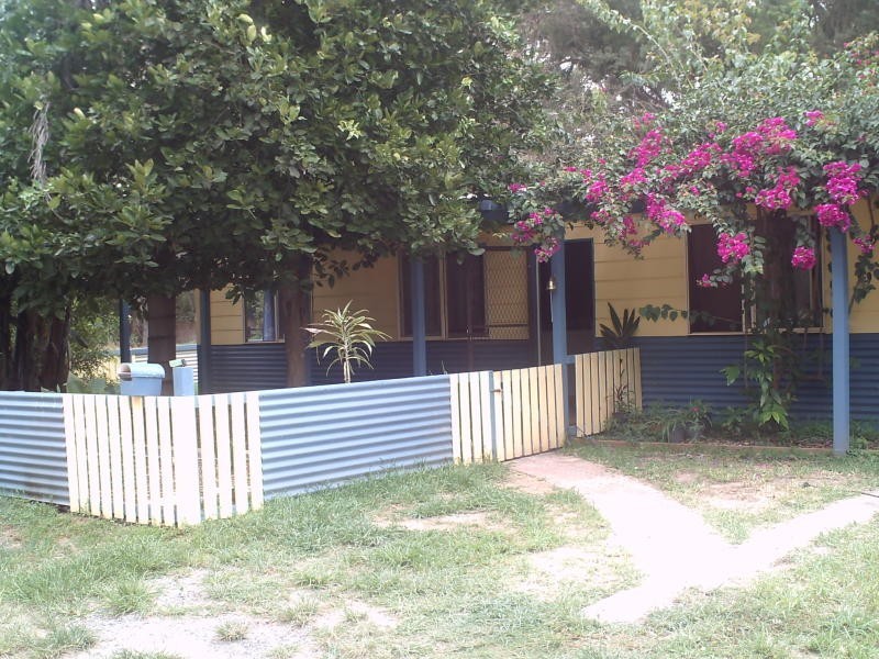 11 Robin Street, Macleay Island QLD 4184