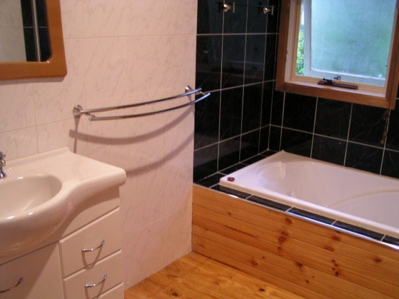 36 Coast Road, Macleay Island QLD 4184