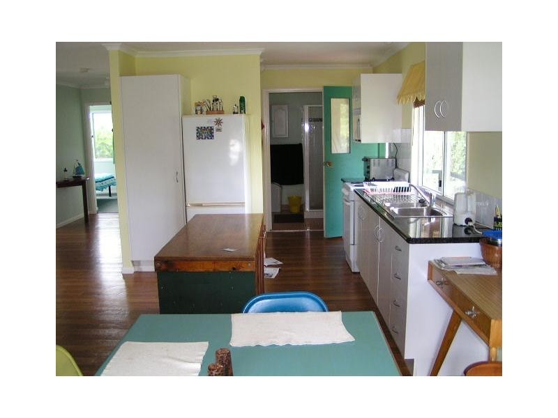 6 Eastbourne Terrace, Macleay Island QLD 4184