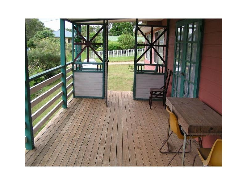 6 Eastbourne Terrace, Macleay Island QLD 4184