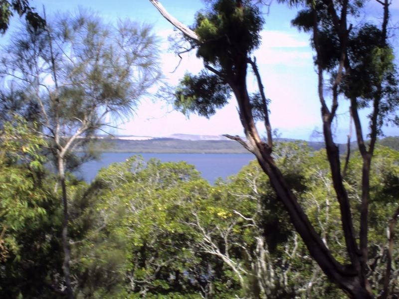 1 Blue Bay Crescent, Macleay Island QLD 4184