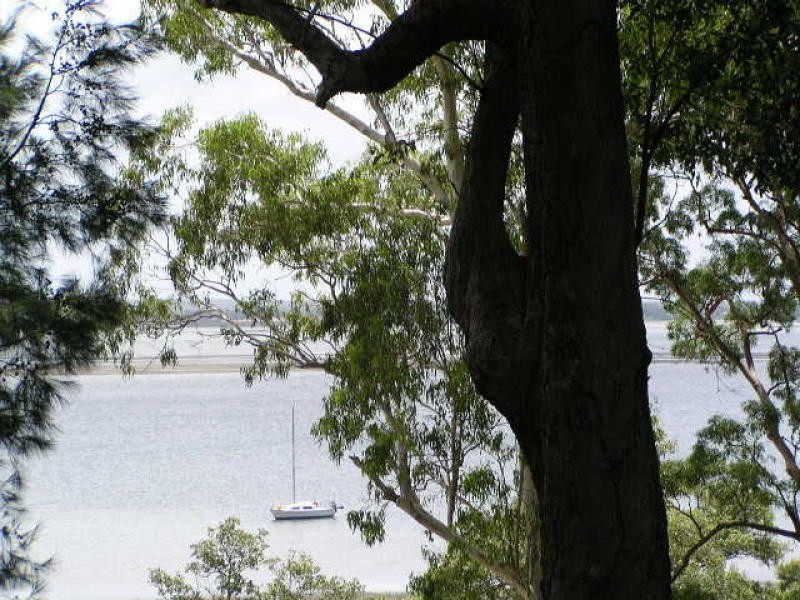 13 Coast Road, Macleay Island QLD 4184