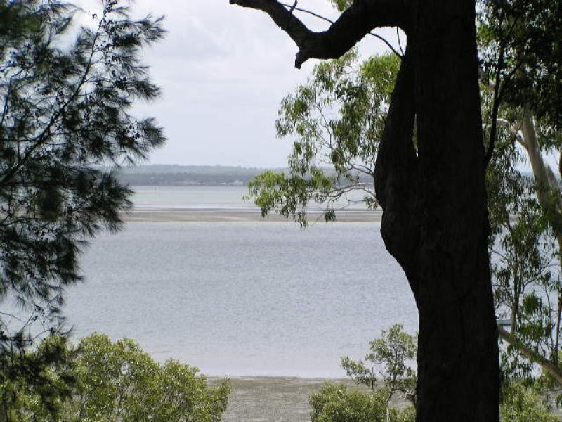 13 Coast Road, Macleay Island QLD 4184