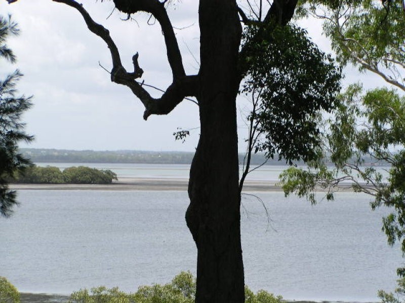 13 Coast Road, Macleay Island QLD 4184