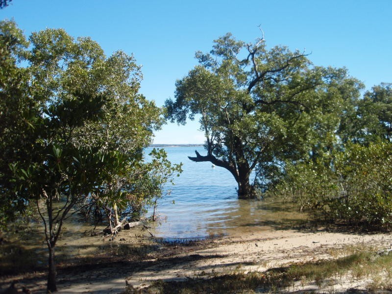 13 Coast Road, Macleay Island QLD 4184