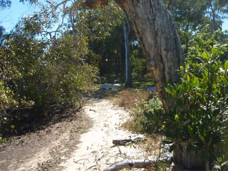 13 Coast Road, Macleay Island QLD 4184