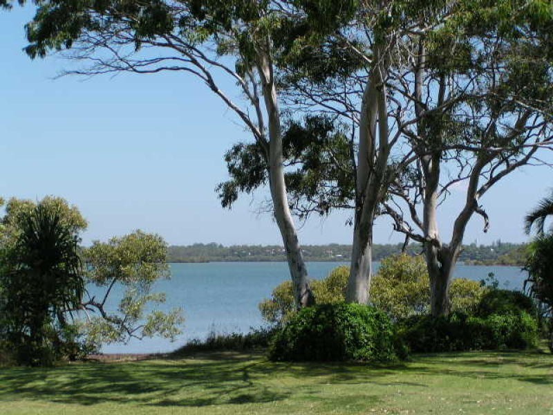 10 Coorong Street, Macleay Island QLD 4184