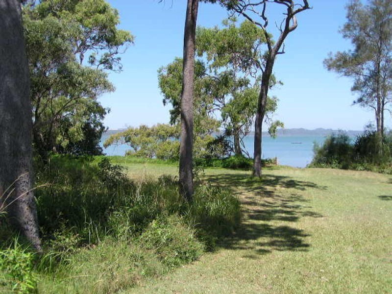 10 Coorong Street, Macleay Island QLD 4184