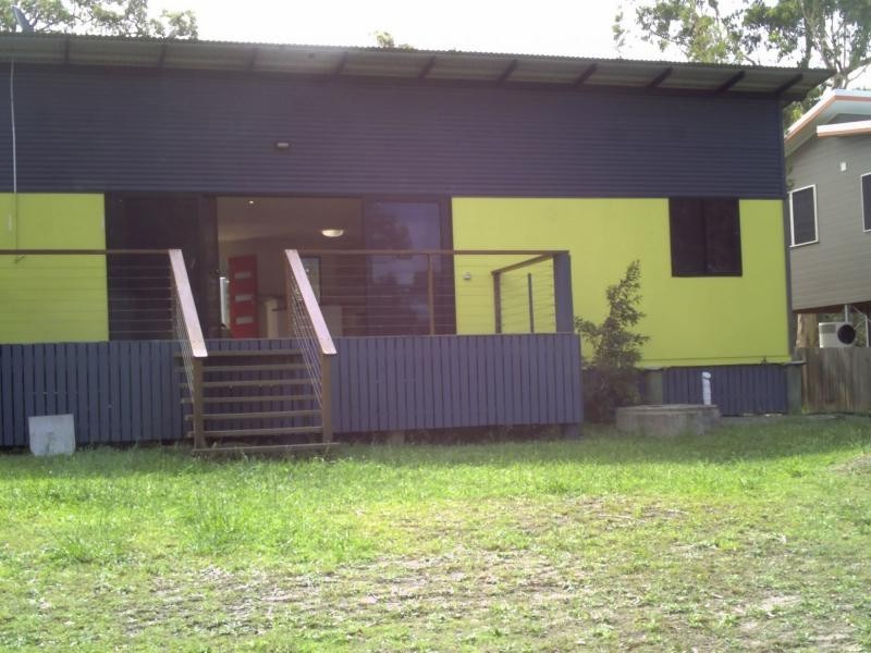 8 Ilya street, Macleay Island QLD 4184