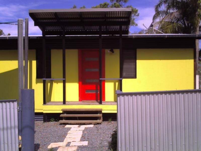 8 Ilya street, Macleay Island QLD 4184