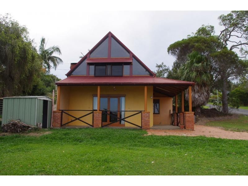 34 Kooberry Street, Macleay Island QLD 4184
