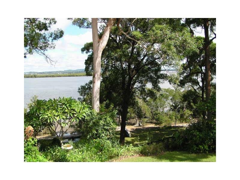 19 Coast Road, Macleay Island QLD 4184