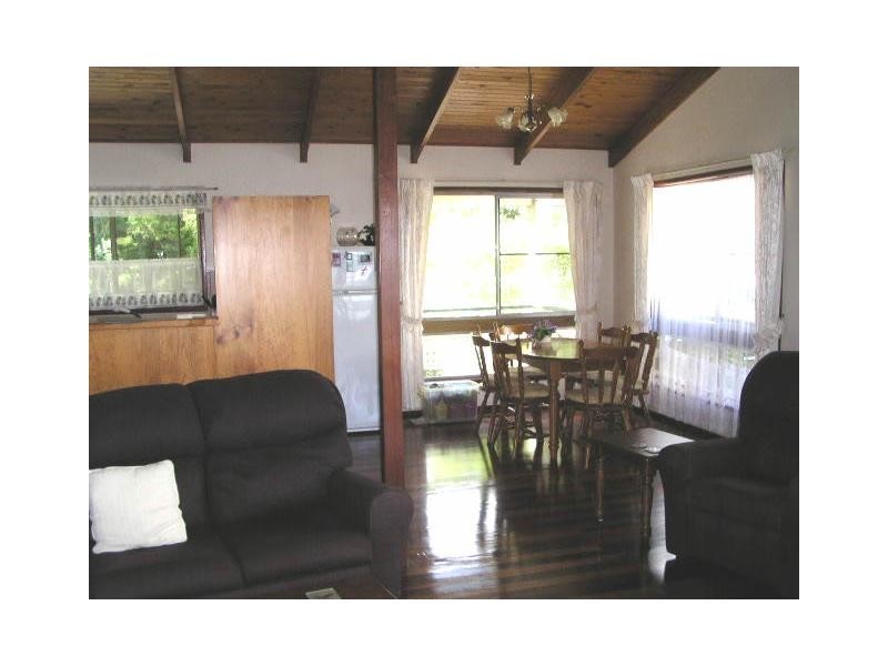 19 Coast Road, Macleay Island QLD 4184