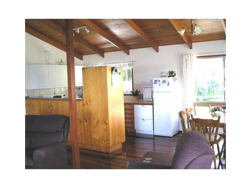 19 Coast Road, Macleay Island QLD 4184