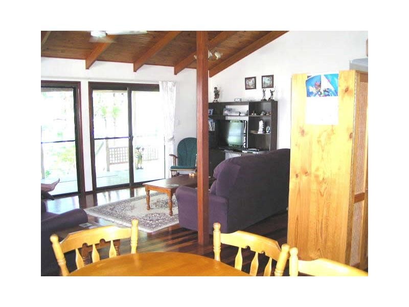 19 Coast Road, Macleay Island QLD 4184