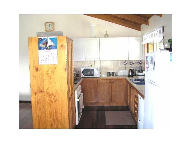 19 Coast Road, Macleay Island QLD 4184