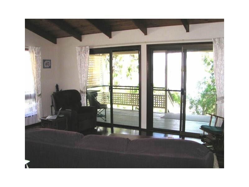 19 Coast Road, Macleay Island QLD 4184