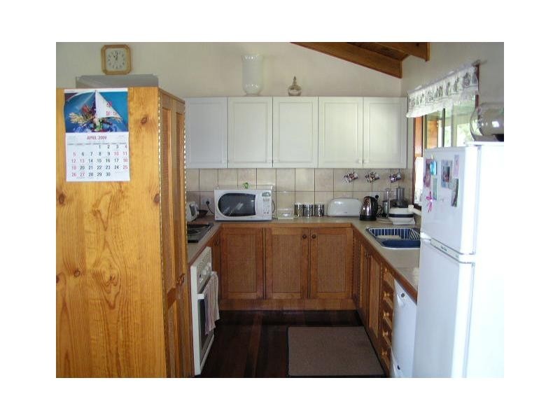 19 Coast Road, Macleay Island QLD 4184