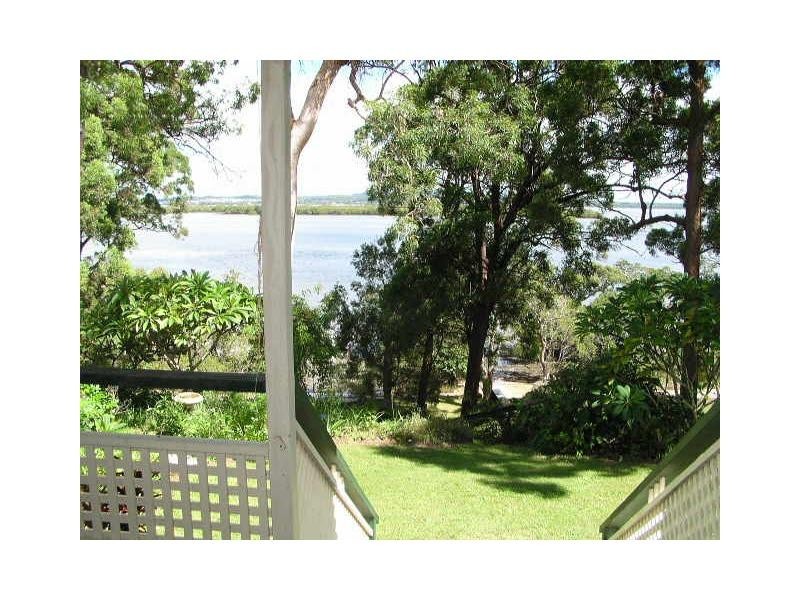 19 Coast Road, Macleay Island QLD 4184