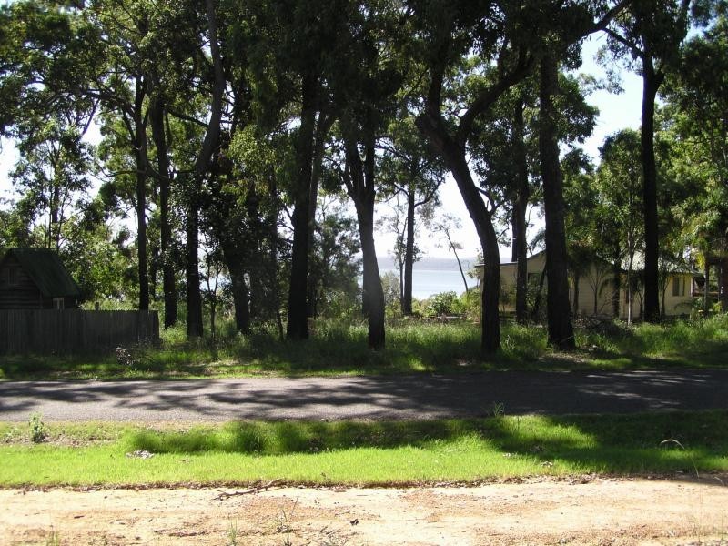 40 Calm Waters Crescent, Macleay Island QLD 4184