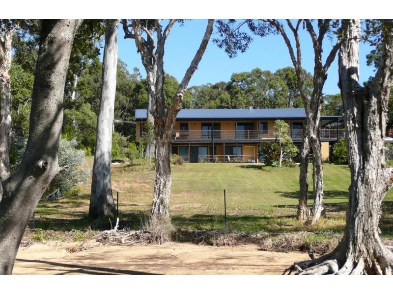 10-14 Weeroona Avenue, Macleay Island QLD 4184