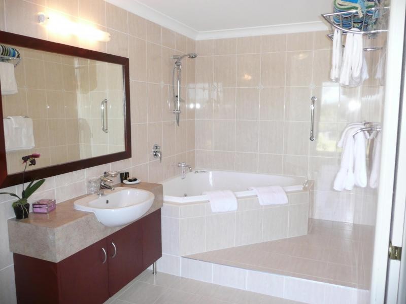 10-14 Weeroona Avenue, Macleay Island QLD 4184