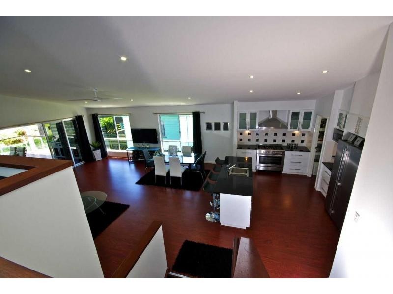 15 Kim Crescent, Macleay Island QLD 4184
