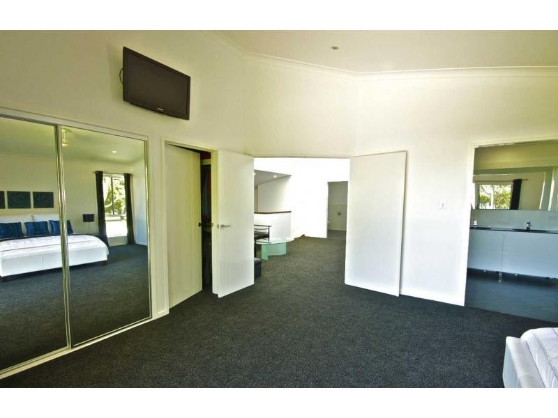 15 Kim Crescent, Macleay Island QLD 4184