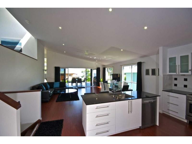 15 Kim Crescent, Macleay Island QLD 4184