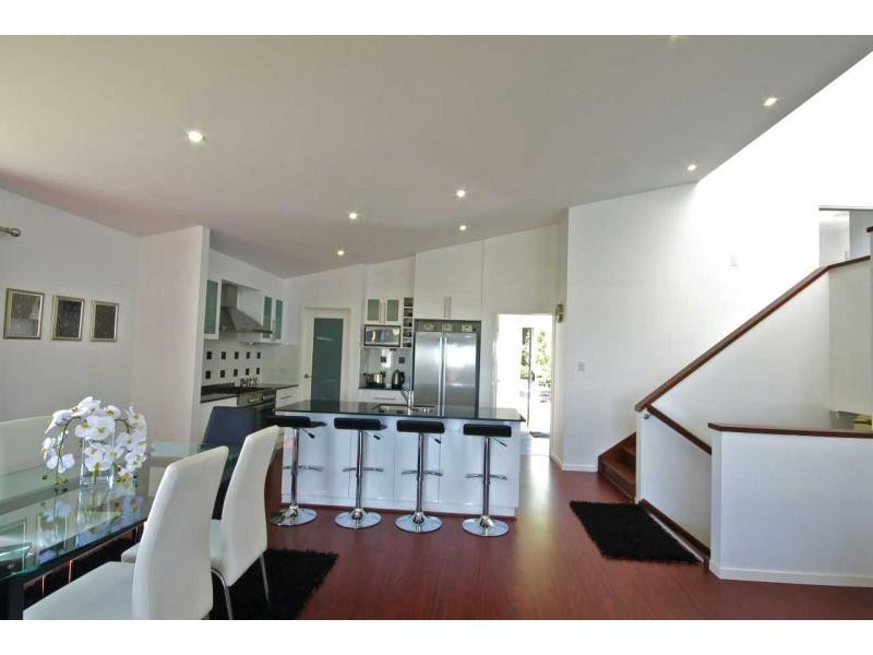 15 Kim Crescent, Macleay Island QLD 4184