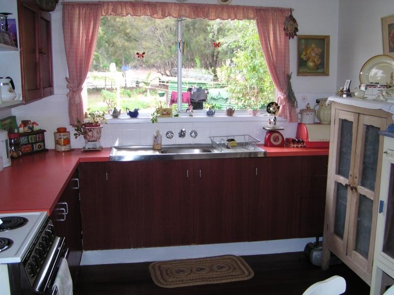 160 High Central Road, Macleay Island QLD 4184