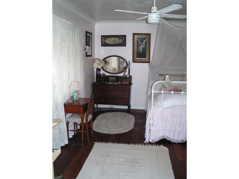 160 High Central Road, Macleay Island QLD 4184