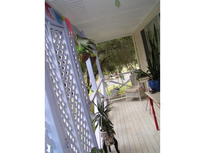 160 High Central Road, Macleay Island QLD 4184