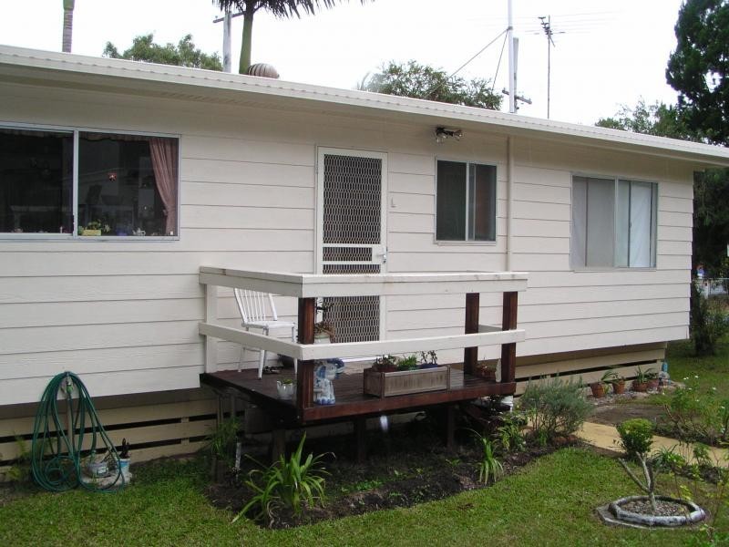 160 High Central Road, Macleay Island QLD 4184