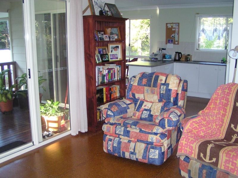 11 Eumina Street, Macleay Island QLD 4184