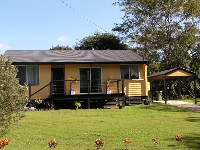7 Lake Street, Macleay Island QLD 4184
