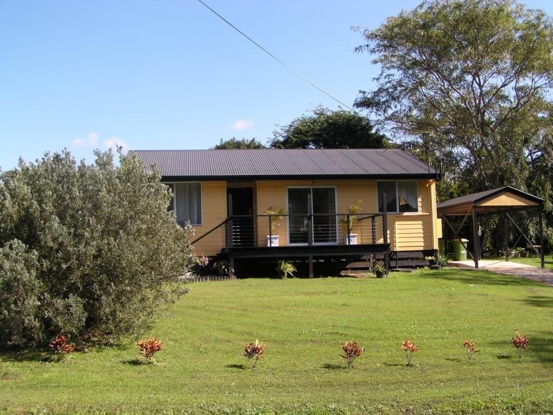 7 Lake Street, Macleay Island QLD 4184