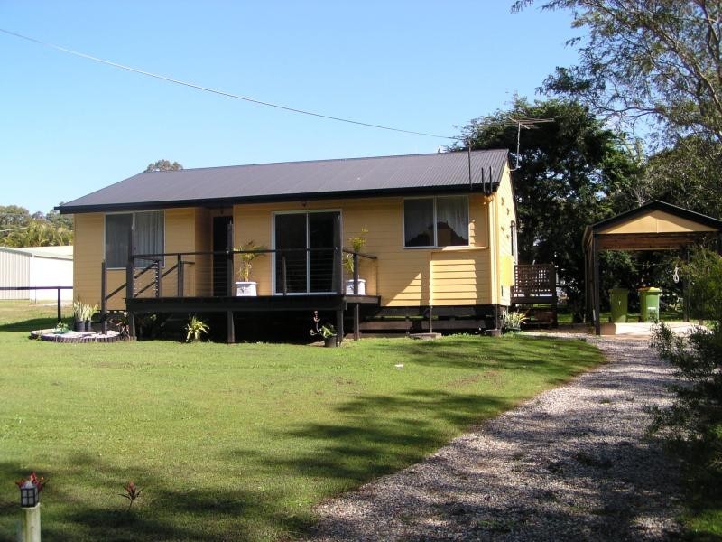 7 Lake Street, Macleay Island QLD 4184