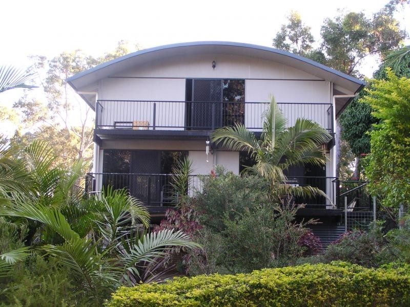 9 Helen Parade, Lamb Island QLD 4184