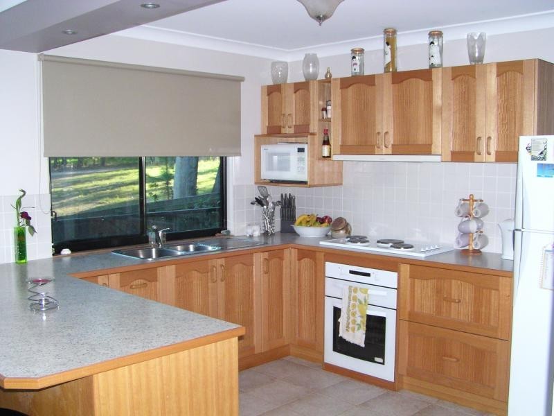 9 Helen Parade, Lamb Island QLD 4184