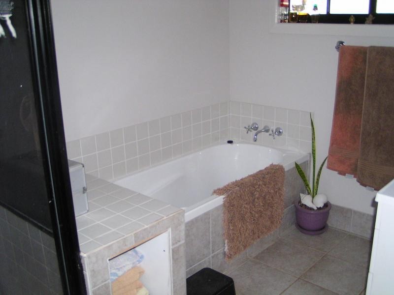 9 Helen Parade, Lamb Island QLD 4184