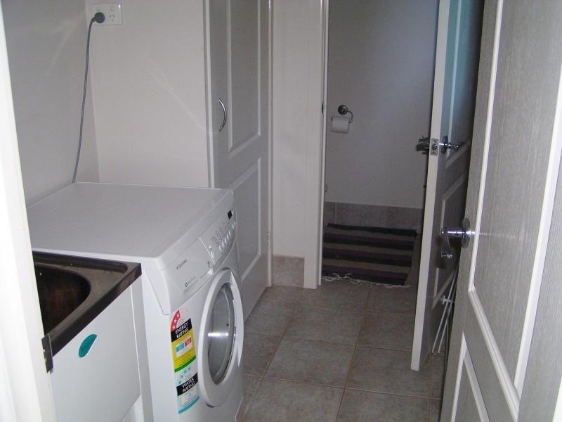 9 Helen Parade, Lamb Island QLD 4184