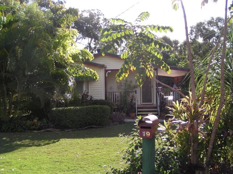 19 Alkira Street, Macleay Island QLD 4184