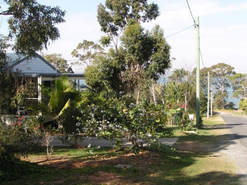 27 Kooberry Street, Macleay Island QLD 4184