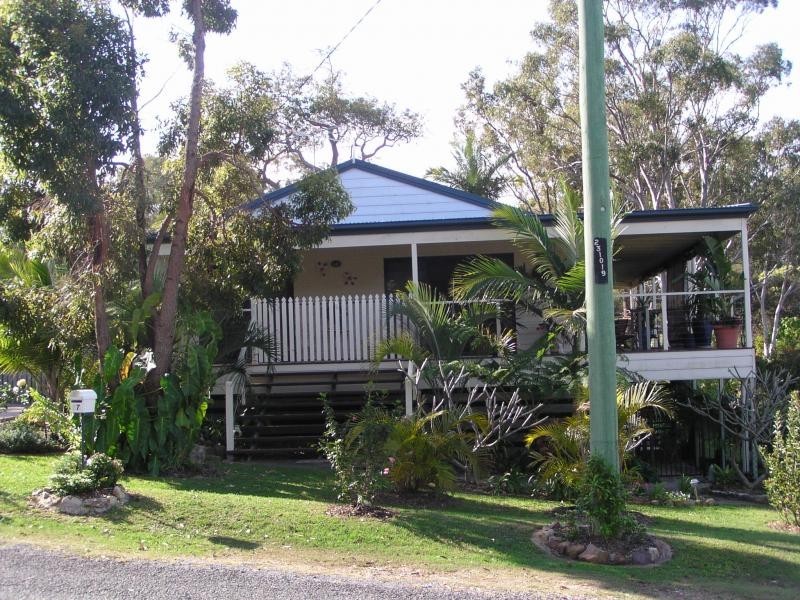 27 Kooberry Street, Macleay Island QLD 4184