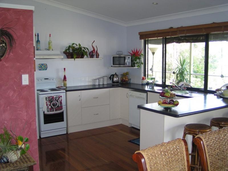 27 Kooberry Street, Macleay Island QLD 4184