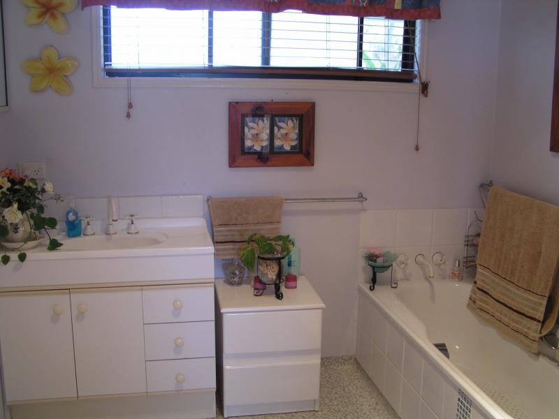 27 Kooberry Street, Macleay Island QLD 4184