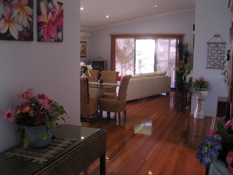 27 Kooberry Street, Macleay Island QLD 4184