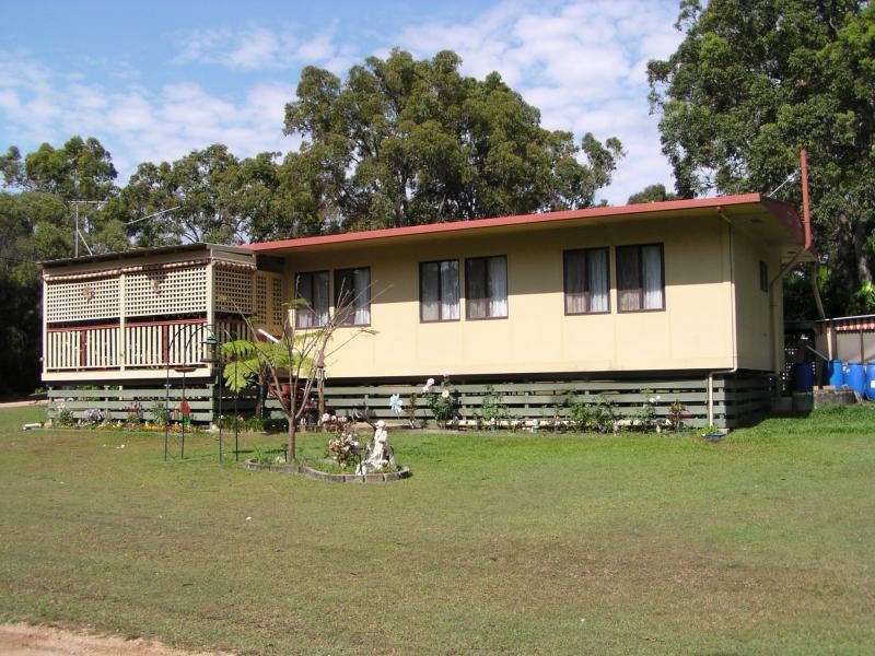 16 Peace Street, Lamb Island QLD 4184