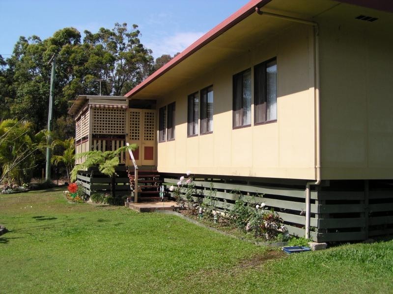 16 Peace Street, Lamb Island QLD 4184